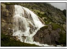 Cascade le long du barrage du Grimsel