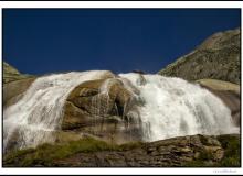 Cascade le long du barrage du Grimsel