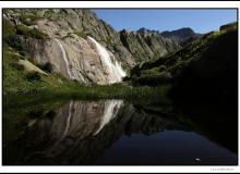 Cascade le long du barrage du Grimsel